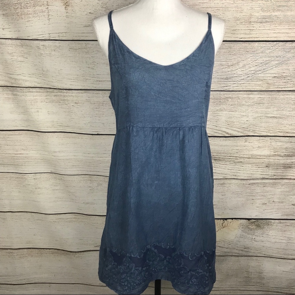 NWT Romeo + Juliet Couture blue embroidered dress adjustable straps v-neck